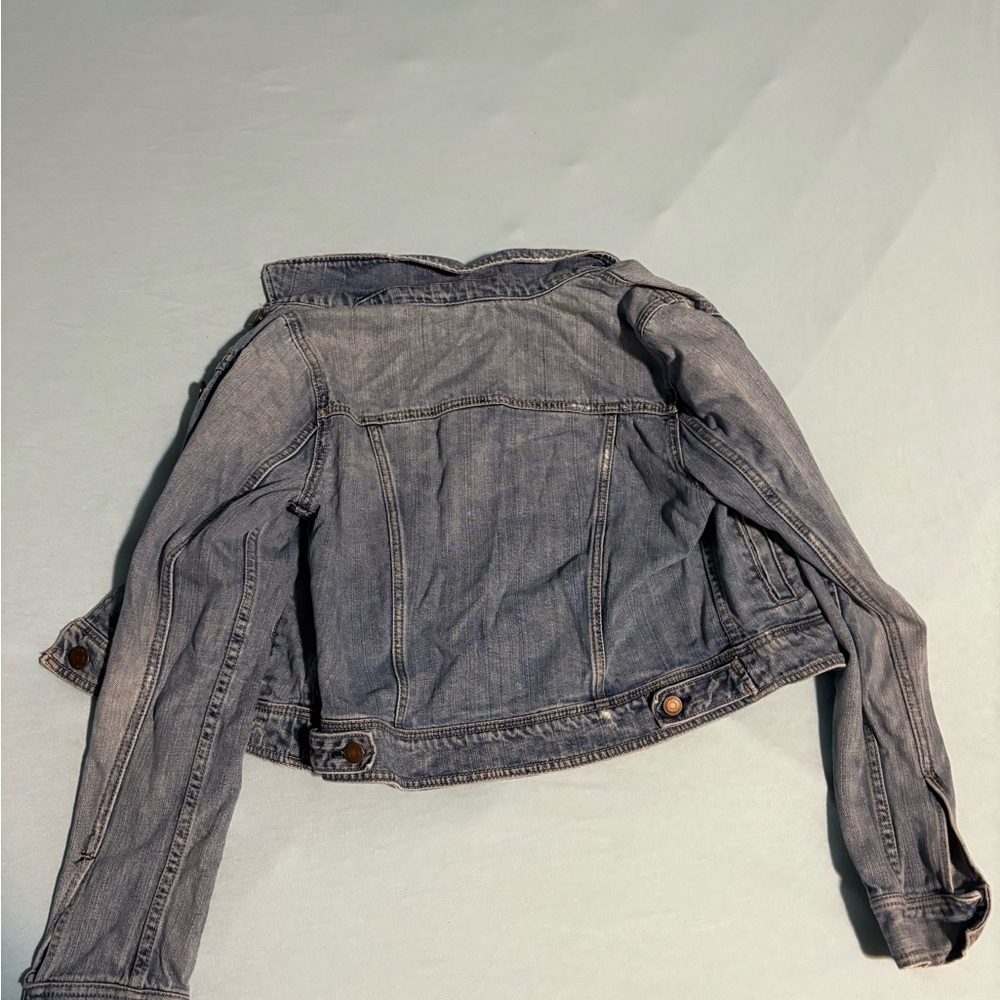 📦 SALE | AEO | Vintage Light Distressed Jean Jacket - Picture 3 of 3